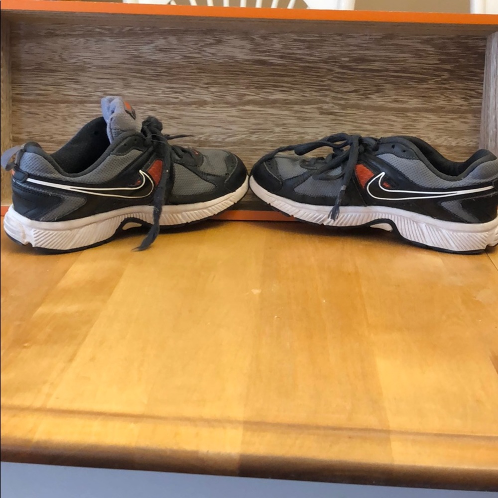 Nike Dart 9 Black/gray/with little orange size 3